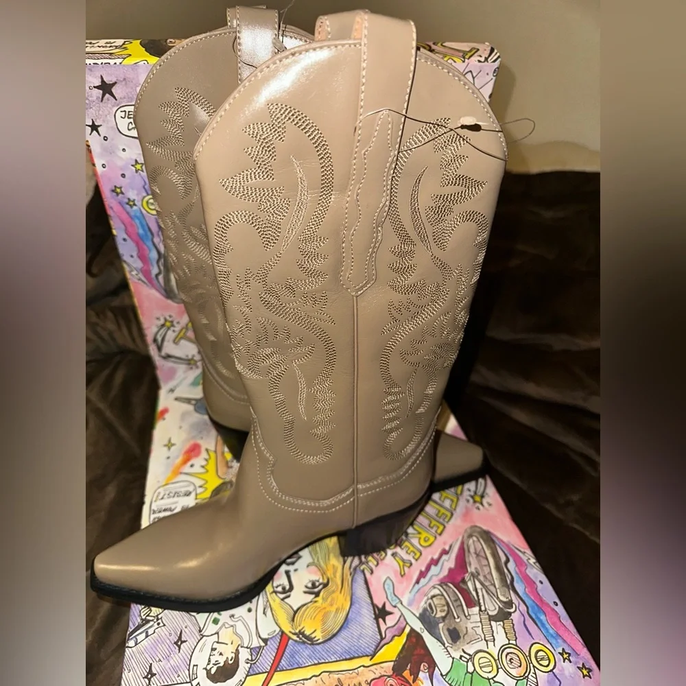 NIB FREE PEOPLE JEFFREY CAMPBELL
Dagget Western Boots - Dark Taupe
$270 MSRP - Picture 4 of 15